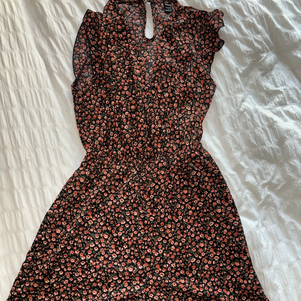 SHEIN Floral Print Flowy Romper